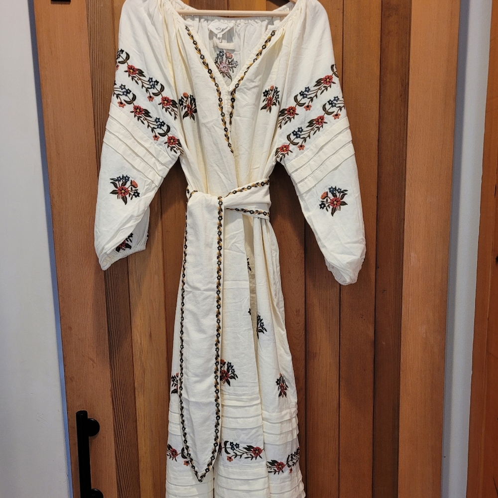 This is the Great, size medium, cream